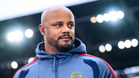 Bayern-Trainer Vincent Kompany k&ouml;nnte beim Spiel des FC Bayern gegen Arsenal London doch dabei sein. (Archivbild)