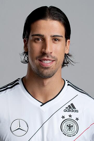 Sami Khedira könnte mit Bastian Schweinsteiger wieder das erfolgreiche Mittelfeld-Duo der WM 2010 bilden. Der 25-Jährige spielt für Real Madrid und bestritt 25 Länderspiele - dabei schoss er ein Tor.