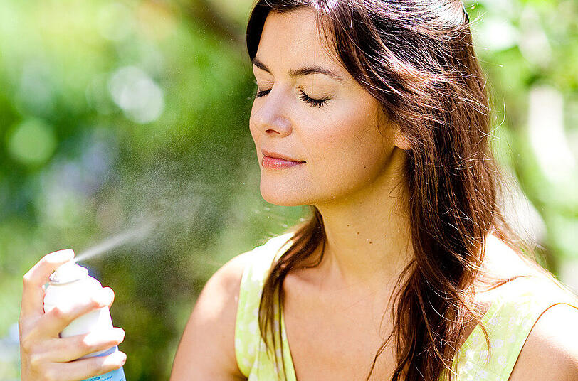 Gesichtssprays sorge für eine kühle Erfrischung an heißen Tagen