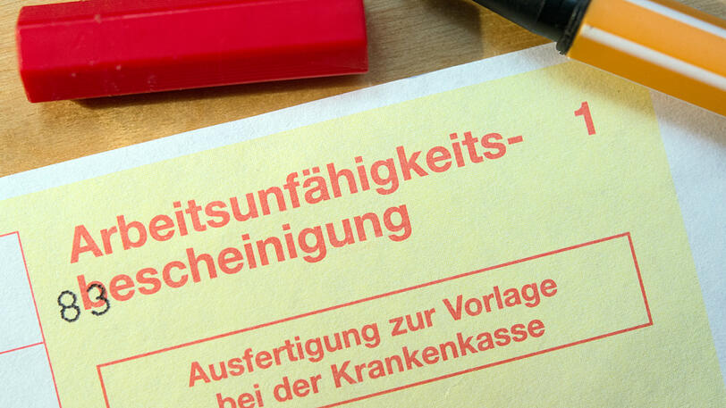 Laut Bundesgesundheitsministerium stieg die Zahl der Fehltage wegen Überlastung und Erschöpfung von 2012 bis 2016 von 19,97 Millionen auf 30,53 Millionen im Jahr.