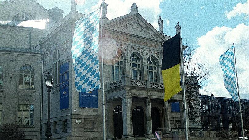 Zu einer Führung durch das Prinzregententheater lädt das ASZ Obergiesing. Zu einer Führung durch das Prinzregententheater lädt das ASZ Obergiesing.