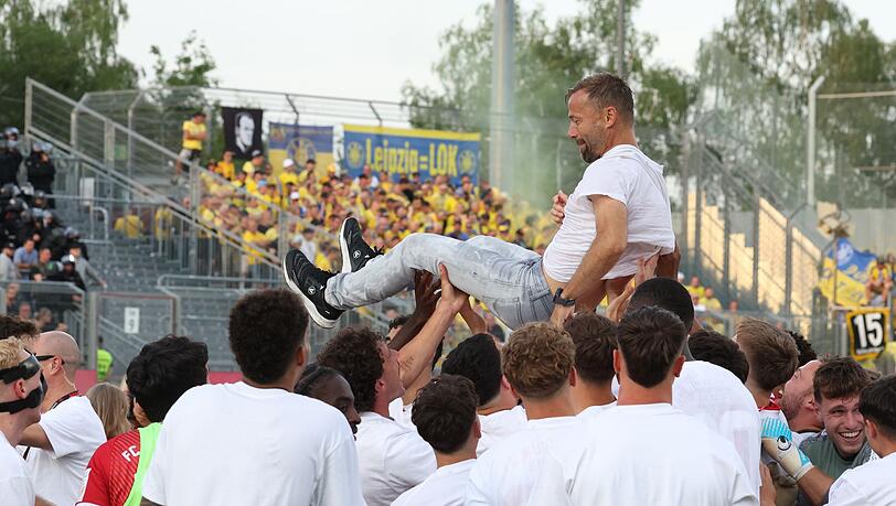 Trainer Schiele ist W&uuml;rzburgs Aufstiegsheld.