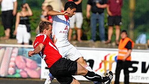 Eröffnete den Torreigen nach vier Minuten beim Jubiläums-Kick in Neumarkt für einen guten Zweck: Mehmet Ekici (rechts). Eröffnete den Torreigen nach vier Minuten beim Jubiläums-Kick in Neumarkt für einen guten Zweck: Mehmet Ekici (rechts).