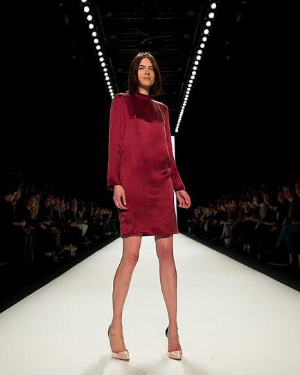 Hochgeschlossen oder freizügig. Auf der Fashion Week gibt es für jeden Geschmack etwas. Die Bilder von den Modenschauen.