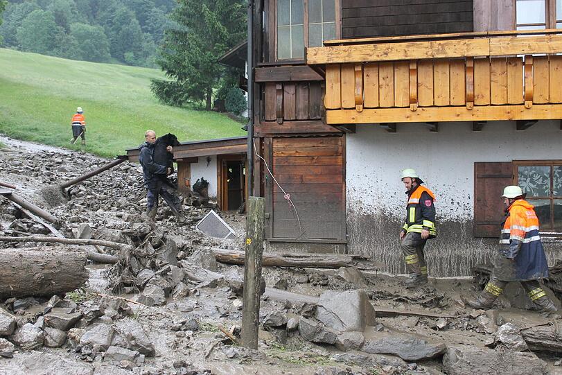 Chaos und Verwüstung in Oberstdorf: In der Nacht zum Sonntag walzte eine Schlammlawine durch den Ort - die Bilder.