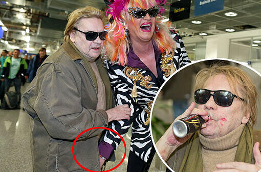 Schon am Flughafen in Richtung Australien ließen es Helmut Berger und Olivia Jones am Flughafen krachen.