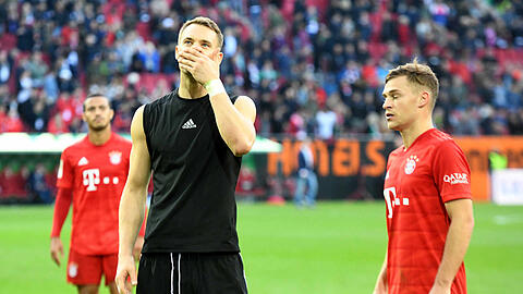 Völlig bedient: Torhüter Manuel Neuer (l.) und Rechtsverteidiger Joshua Kimmich.