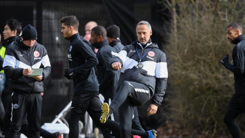 Trainer Adi Hütter (M.) trifft mit Eintracht Frankfurt auf Red Bull Salzburg. Trainer Adi Hütter (M.) trifft mit Eintracht Frankfurt auf Red Bull Salzburg.