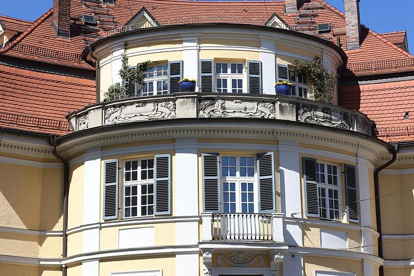 Prachtvilla (erbaut 1908) mit Aussicht - direkt am Englischen Garten.