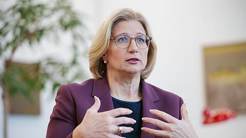 Saarlands Ministerpr&auml;sidentin Anke Rehlinger sieht den Umbau der saarl&auml;ndischen Industrie in Gefahr