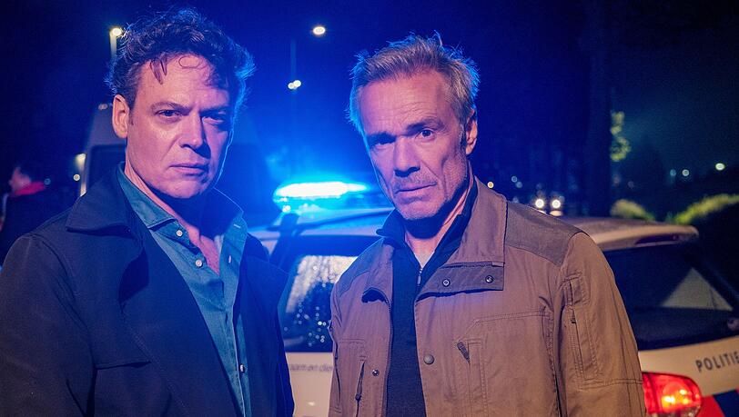 Bram de Groot (Fedja van Huêt, links) und Alex Pollack (Hannes Jaenicke) sind nicht nur Kollegen, sondern auch gute Freunde. In ihrem zehnten Fall haben sie es mit besonders perfiden Machenschaften zu tun. Bram de Groot (Fedja van Huêt, links) und Alex Pollack (Hannes Jaenicke) sind nicht nur Kollegen, sondern auch gute Freunde. In ihrem zehnten Fall haben sie es mit besonders perfiden Machenschaften zu tun.