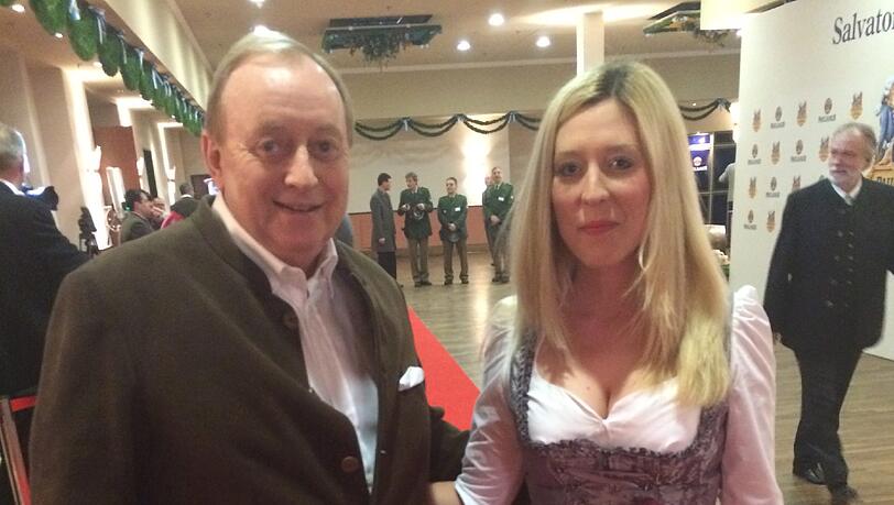 AZ-Leute-Reporterin Kimberly Hoppe zusammen mit Starkoch Alfons Schuhbeck auf dem Nockherberg.