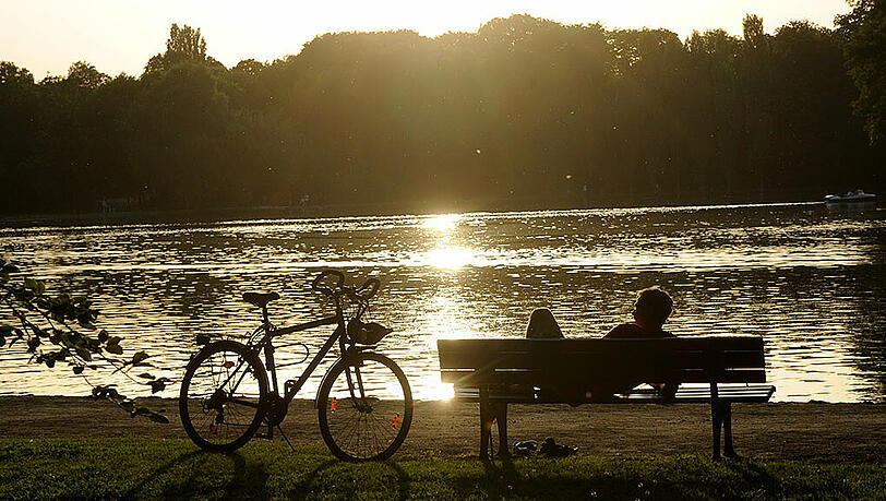 Der Sommer zeigt sich heuer ja leider eher selten. Deshalb muss man ihn ausnützen. Was aber nicht heißen soll: Man muss sich hetzen. Deshalb – alles immer ruhig angehen. Der Sommer zeigt sich heuer ja leider eher selten. Deshalb muss man ihn ausnützen. Was aber nicht heißen soll: Man muss sich hetzen. Deshalb – alles immer ruhig angehen.