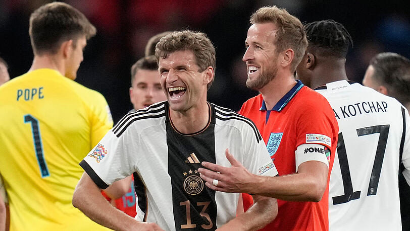 Verstanden sich schon als Gegner prächtig: Thomas Müller (li.) und Harry Kane.
