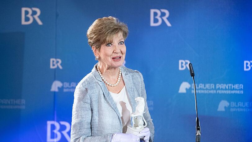 Für ihre Arbeit bekam sie viele Preise, darunter den Ehrenpreis des Bayerischen Fernsehpreises. (Archiv) Für ihre Arbeit bekam sie viele Preise, darunter den Ehrenpreis des Bayerischen Fernsehpreises. (Archiv)