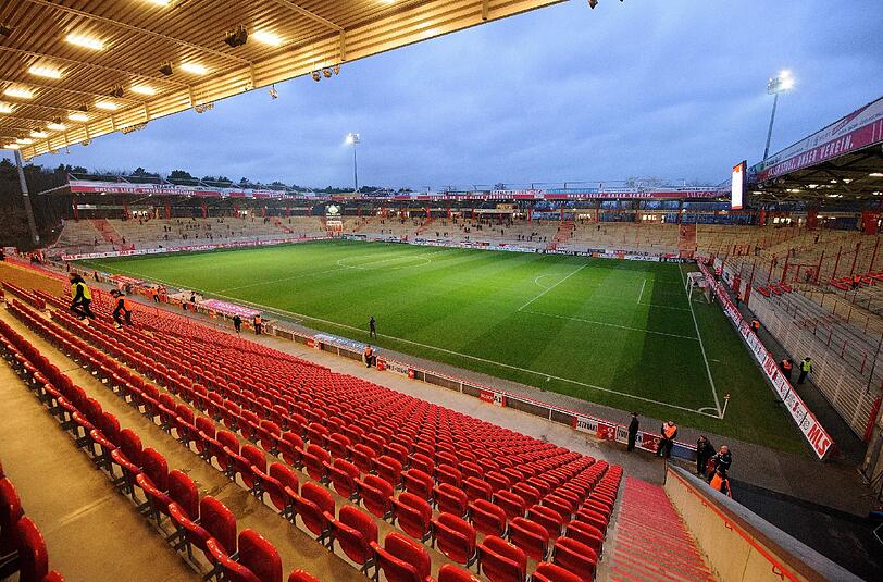 Platz 50 - Stadion An der Alten Försterei
Ort: Berlin (Deutschland)
Plätze: 22.012
Teams: 1. FC Union Berlin
Eröffnung: 7. August 1920
Spitzname(n): Alte Försterei