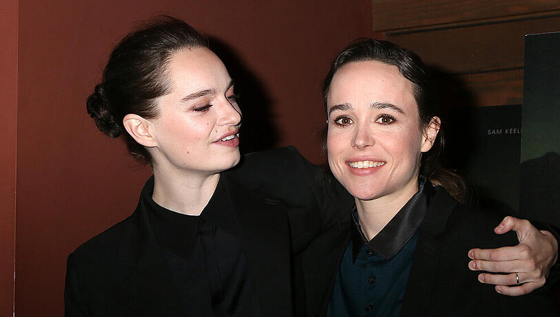 Nach Transgender-Coming-out: Elliot Pages Ehefrau Emma Portner (li.) ist "so stolz" auf ihn Nach Transgender-Coming-out: Elliot Pages Ehefrau Emma Portner (li.) ist "so stolz" auf ihn