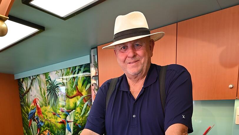 Rudi Krug (69) in seinem neuen Verkaufsstand. Rudi Krug (69) in seinem neuen Verkaufsstand.