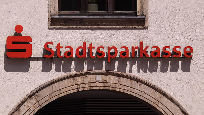 Die Stadtsparkasse München empfiehlt ihren Kunden, sich beraten zu lassen, wie sie ihr Geld bei der veränderten Zinssituation anlegen können. (Symbolbild)