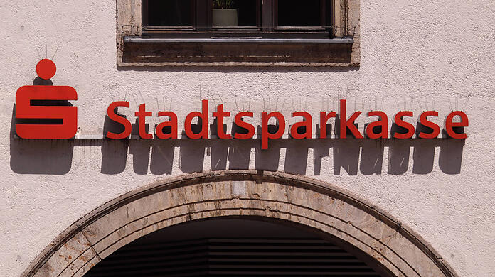 Die Stadtsparkasse München empfiehlt ihren Kunden, sich beraten zu lassen, wie sie ihr Geld bei der veränderten Zinssituation anlegen können. (Symbolbild)