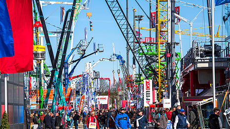 Die Bauma in München ist die weltweit größte Messe für Baumaschinen, Baufahrzeuge und Baugeräte.