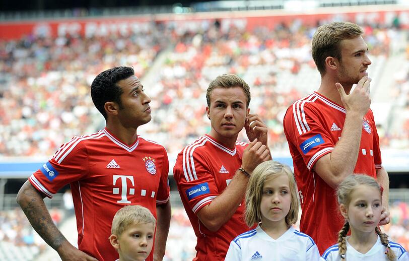 Die drei Neuen im Bayern-Trikot.
