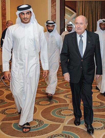 FIFA President Sepp Blatter mit Sheik Mohammed bin Hamad al-Thani, Schirmherr der WM in Katar 2022