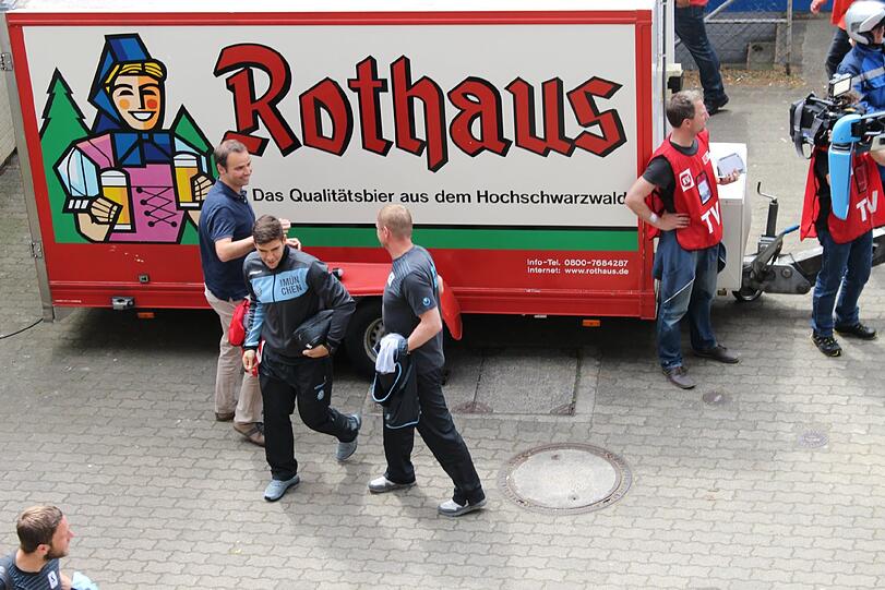 Die ersten Bilder aus Karlsruhe.