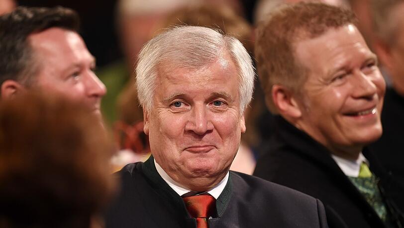 Horst Seehofer gibt auf dem Nockherberg ein etwas skurriles Interview.