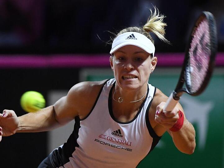 Angelique Kerbers Teilnahme am Fed-Cup-Relegationsspiel in Lettland ist aufgrund einer Erkältung fraglich.