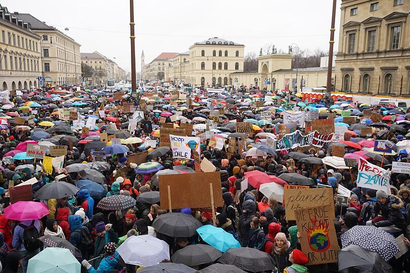 Rund 10.000 Schüler demonstrierten am Freitag (15. März) in München für einen bessere Klimapolitik.