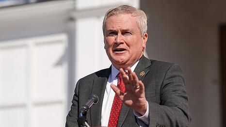 Comers Aussage zufolge reiste Ex-Pr&auml;sident Clinton Dutzende Male mit Epsteins Flugzeug.