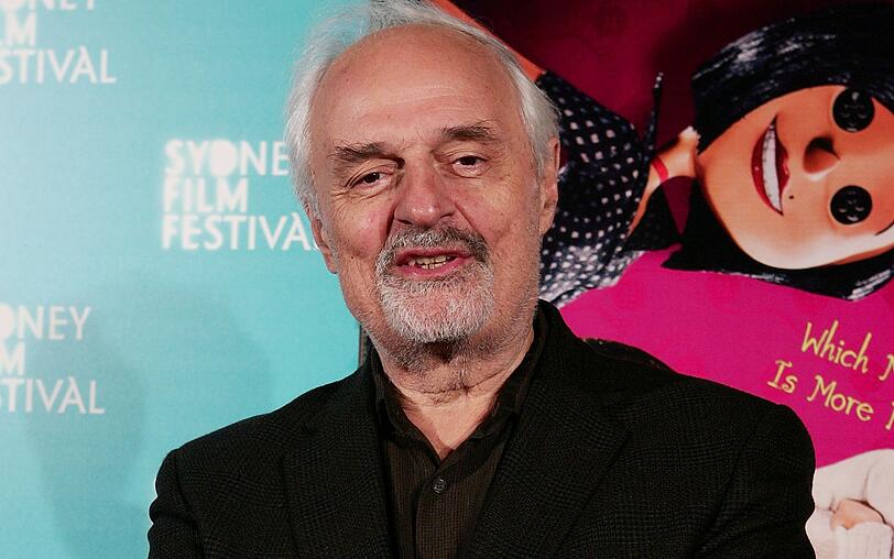 Ted Kotcheff drehte nicht nur "Rambo", mit "Immer Ärger mit Bernie" gelang ihm ein köstlicher Slapstick-Spaß mit einer Zutat Hitchcock-Hommage und einer Prise Gesellschaftskritik. Ted Kotcheff drehte nicht nur "Rambo", mit "Immer Ärger mit Bernie" gelang ihm ein köstlicher Slapstick-Spaß mit einer Zutat Hitchcock-Hommage und einer Prise Gesellschaftskritik.