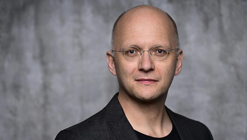 Hansjörg Albrecht wurde 1972 in Freiberg (Sachsen) geboren. Er sang im Dresdner Kreuzchor und studierte dirigieren und Orgel. Von 2005 bis Ende der Saison 2022/2023 war Albrecht Künstlerischer Leiter des Münchener Bach-Chores und des Münchener Bach-Orchesters. Hansjörg Albrecht wurde 1972 in Freiberg (Sachsen) geboren. Er sang im Dresdner Kreuzchor und studierte dirigieren und Orgel. Von 2005 bis Ende der Saison 2022/2023 war Albrecht Künstlerischer Leiter des Münchener Bach-Chores und des Münchener Bach-Orchesters.