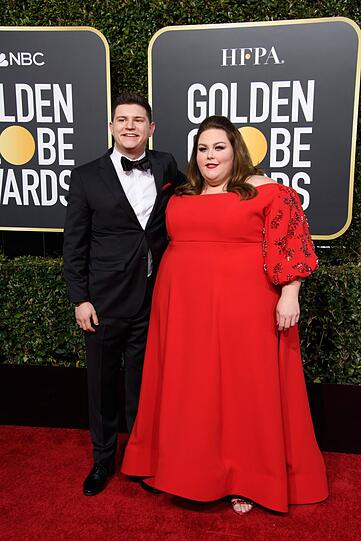 Flop: Gemeinsam mit ihrer neuen Liebe, dem Komponisten Hal Rosenfeld, erschien die sonst so stilsichere Chrissy Metz bei der Preisverleihung. Doch das rote Kleid der Designerin Tanya Taylor tut ihr an diesem Abend mit seinem stehenden Stoff keinen großen Gefallen.