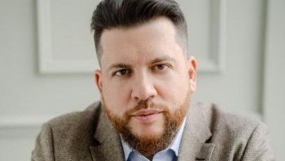 Der 43-Jährige ist politischer Direktor der von Alexej Nawalny gegründeten Antikorruptionsstiftung FBK und war dessen Stabschef. 2013 leitete er Nawalnys Kampagne bei der Bürgermeisterwahl in Moskau und 2018 als Stabschef dessen Präsidentschaftswahlkampf. Seit 2019 lebt Wolkow, der in Russland mehrmals inhaftiert war, in der litauischen Hauptstadt Vilnius. Der 43-Jährige ist politischer Direktor der von Alexej Nawalny gegründeten Antikorruptionsstiftung FBK und war dessen Stabschef. 2013 leitete er Nawalnys Kampagne bei der Bürgermeisterwahl in Moskau und 2018 als Stabschef dessen Präsidentschaftswahlkampf. Seit 2019 lebt Wolkow, der in Russland mehrmals inhaftiert war, in der litauischen Hauptstadt Vilnius.