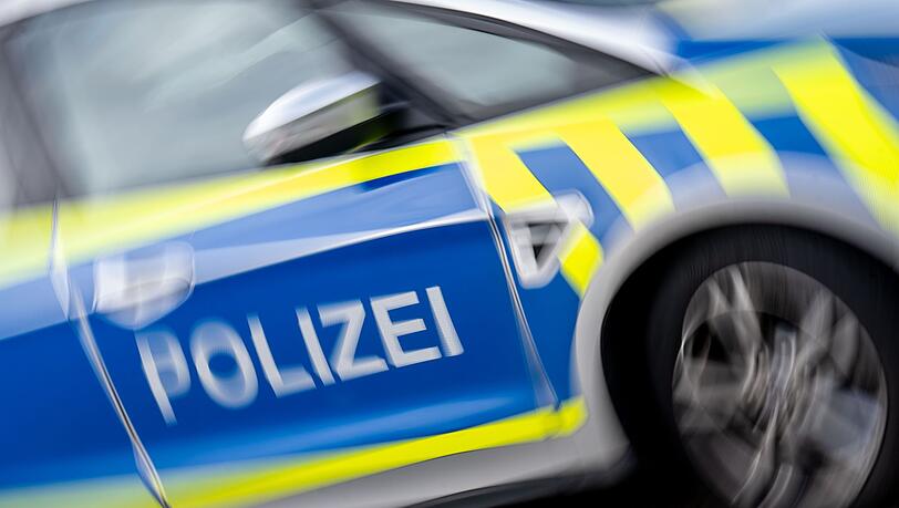 Die Polizei umstellte das Gebäude. (Symbolbild)