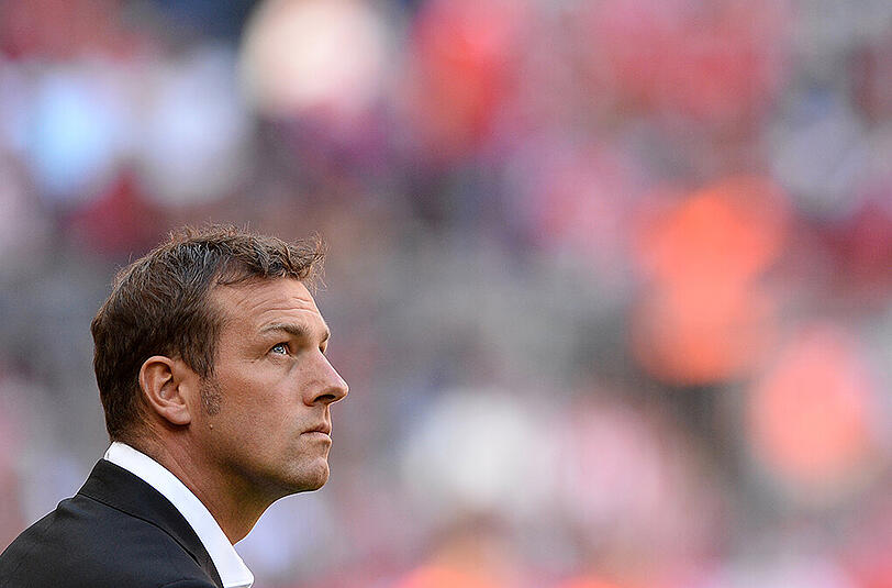 Hofft er auf die richtige Eingebung? FCA-Coach Markus Weinzierl.