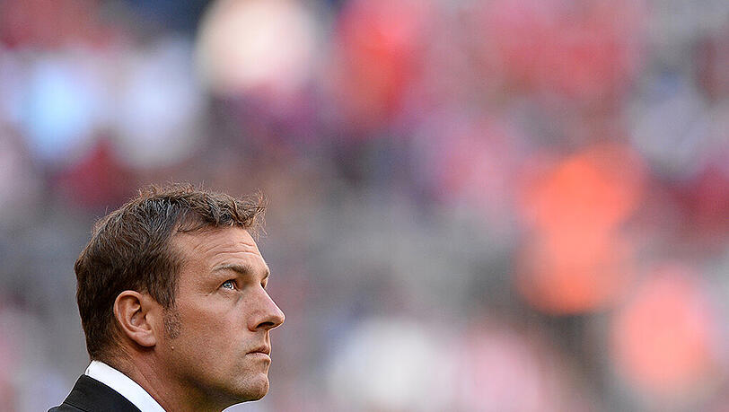 Hofft er auf die richtige Eingebung? FCA-Coach Markus Weinzierl. Hofft er auf die richtige Eingebung? FCA-Coach Markus Weinzierl.