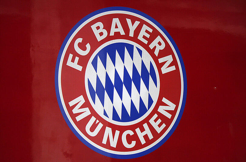 Der FC Bayern strebt trotz Niederlage gegen Gladbach das zweite Triple der Vereinsgeschichte an.