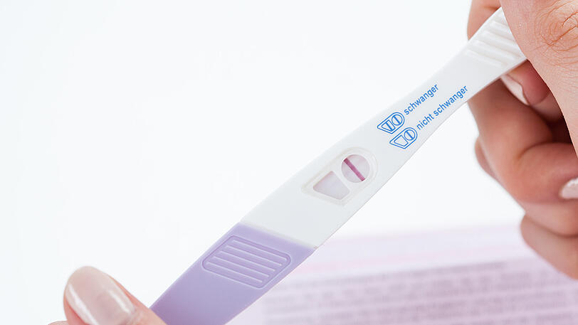 Immer weniger Frauen in Bayern entscheiden sich für eine Abtreibung.