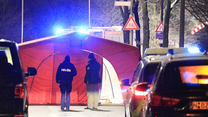 In Stein bei Nürnberg wurde ein Toter auf der Straße gefunden...