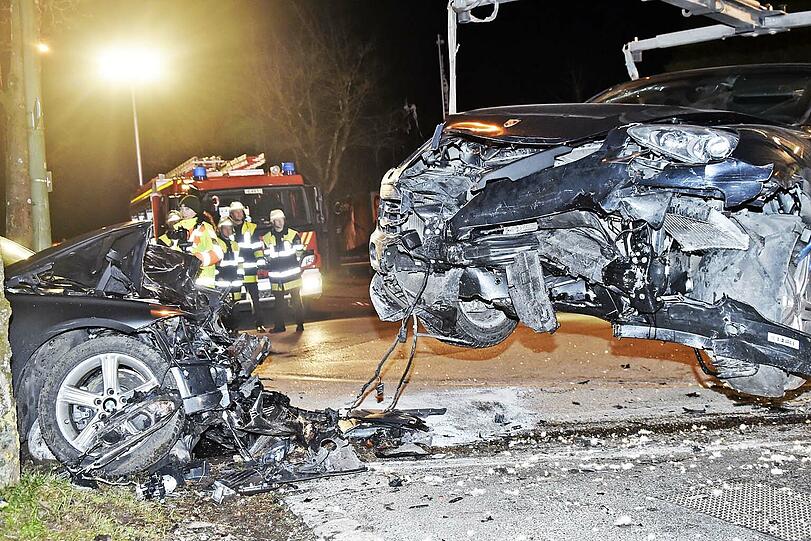 Der 44-Jährige krachte mit seinem Porsche in einen parkenden BMW.