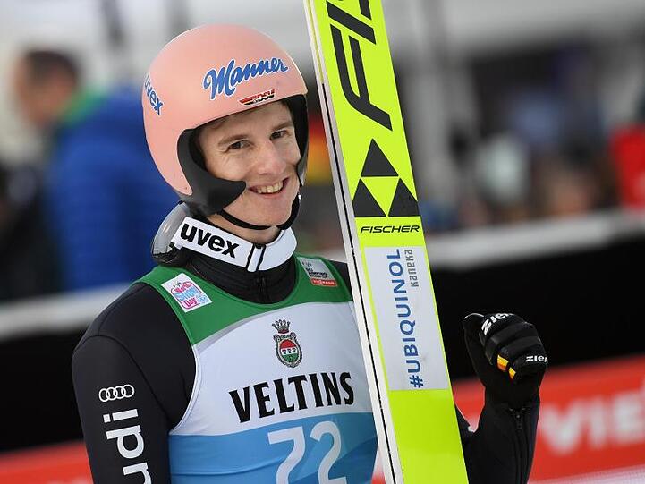 Karl Geiger gewann die Qualifikation in Garmisch-Partenkirchen.