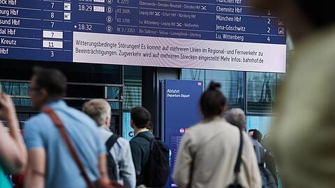 Auf der Bahnstrecke zwischen Berlin und Hamburg soll der Fernverkehr am Dienstag wieder nach Plan laufen.