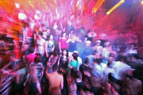 Er tanzte Alexander W. mit seiner Freundin in der Disco, dann geriet er mit ihr in Streit und überrollte sie rasend vor Eifersucht mit einem Kleinlaster.