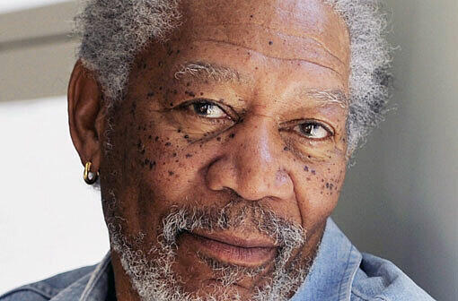 MORGAN FREEMAN (74), Schauspieler, hat schon schlimme Zeiten erlebt. &bdquo;Anfang der 60er war ich so arm, dass ich manchmal drei Tage nichts zu essen hatte. Furchtbar&ldquo;, erzählte Freeman der Fernsehzeitschrift &bdquo;TV Movie&ldquo;. Als Schwarzer habe er damals kaum Rollen in Filmen bekommen. &bdquo;Doch jedes Mal, wenn ich aufgeben wollte, passierte etwas, das mir Mut machte&ldquo;, sagte er weiter. An ein Ende seiner Karriere denkt Freeman noch lange nicht: &bdquo;Ich mag meine Arbeit und ich mag es, Geld zu verdienen.&ldquo; Er werde so lange Filme drehen, &bdquo;bis ich nicht mehr aus dem Bett krabbeln kann&ldquo;.