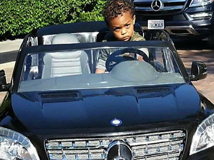 50 Cents Sohn besitzt eine Mini-Nachbildung des Autos seines Vaters