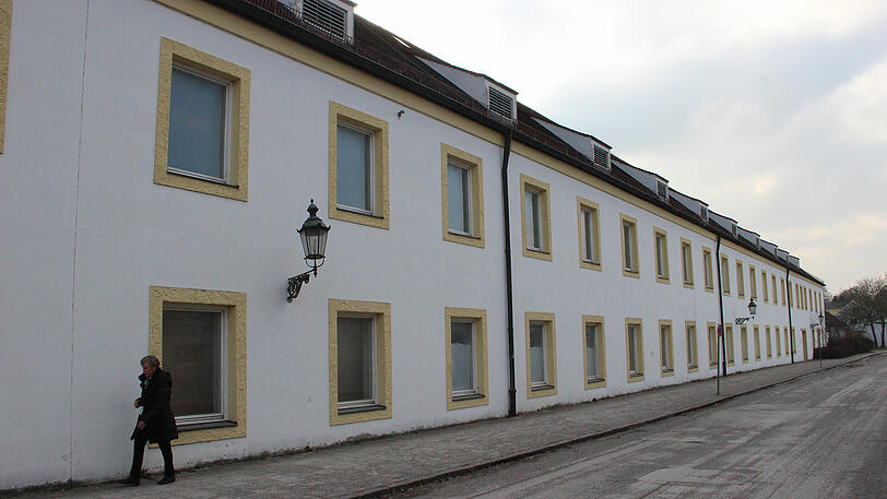 Dieser Gebäudekomplex an der Maria-Ward-Straße 1a soll weg, damit Platz für die Museums-Erweiterung an der 1b ist.