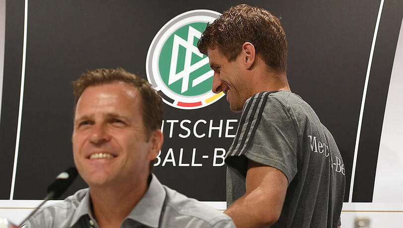 DFB-Teammanager Oliver Bierhoff (links) und Nationalspieler Thomas Müller.